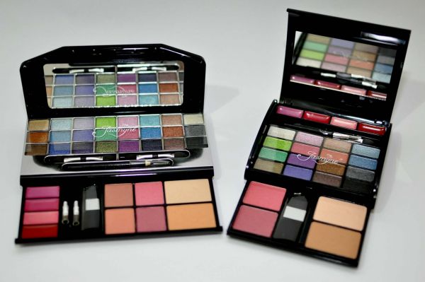 Kit de maquiagem 3D Jasmyne